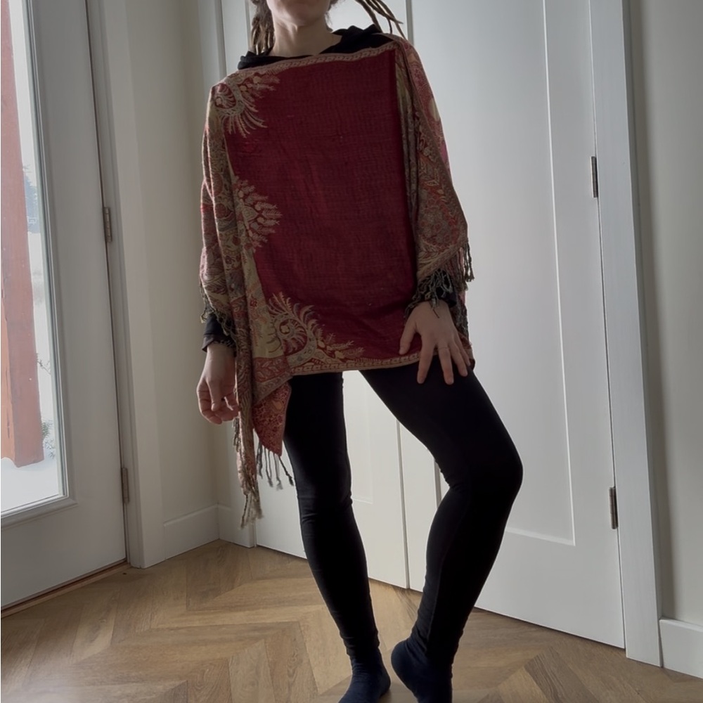 Sold. -PASHMINA PONCHO - Picture 6 of 6